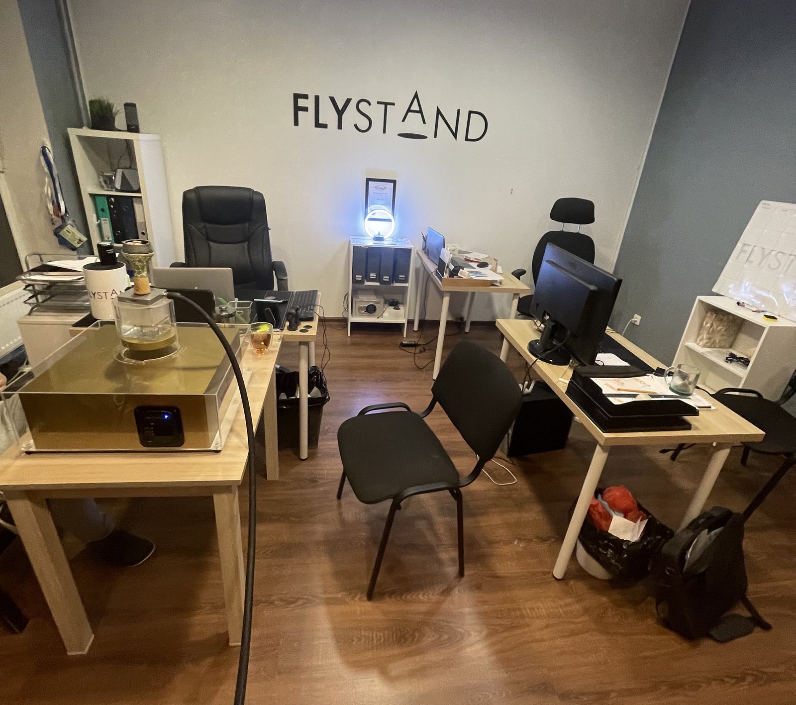 Оформление шоурума Flystand